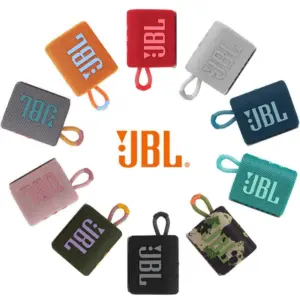 Variedad de parlantes portátiles JBL Go 3 en múltiples colores y texturas de tela, dispuestos en círculo alrededor del logotipo de la marca.