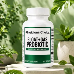 Suplemento probiótico Physician's Choice Bloat+Gas en frasco blanco de 90 cápsulas sobre base de piedra clara y fondo de plantas verdes.