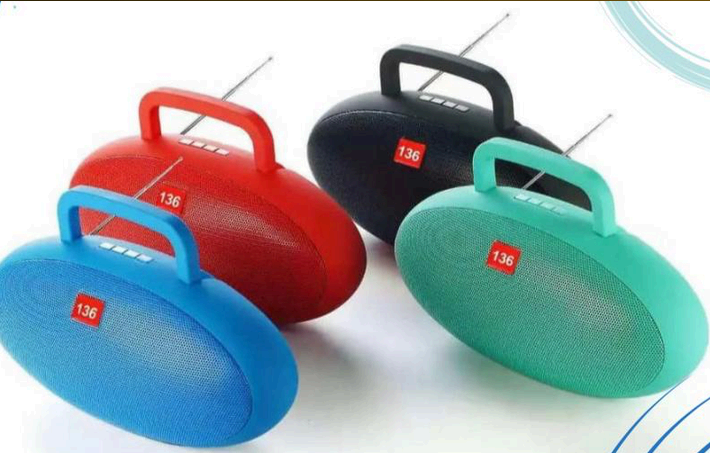 Parlante Bluetooth portátil ovalado 136 Dg con radio FM y diseño retro - Disfrutas tu música favorita y emisoras con total comodidad en cualquier lugar