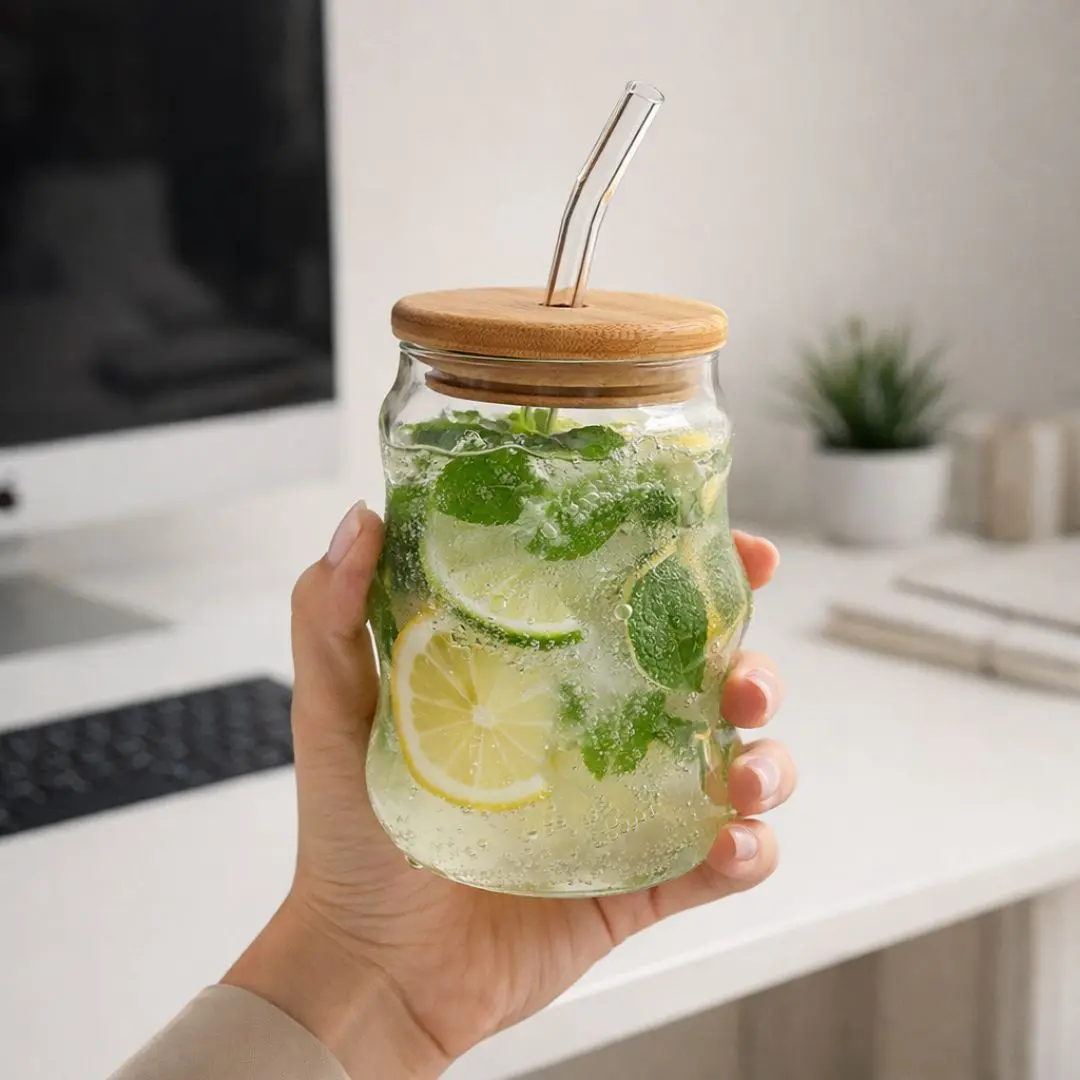 Vaso Asimétrico de Vidrio con Tapa y Pitillo - realza la estética de tus bebidas frías o calientes favoritas