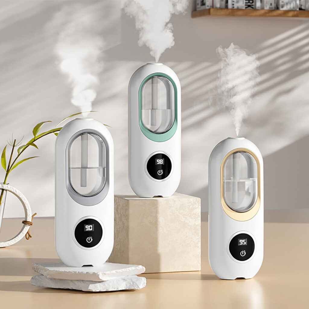 Tres humidificadores difusores de aromaterapia con pantalla digital liberando vapor