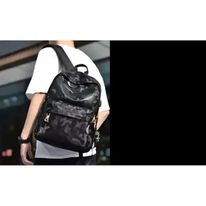 Morral Camuflado con Puerto de Carga USB y Multiples Compartimentos - Estilo Urbano
