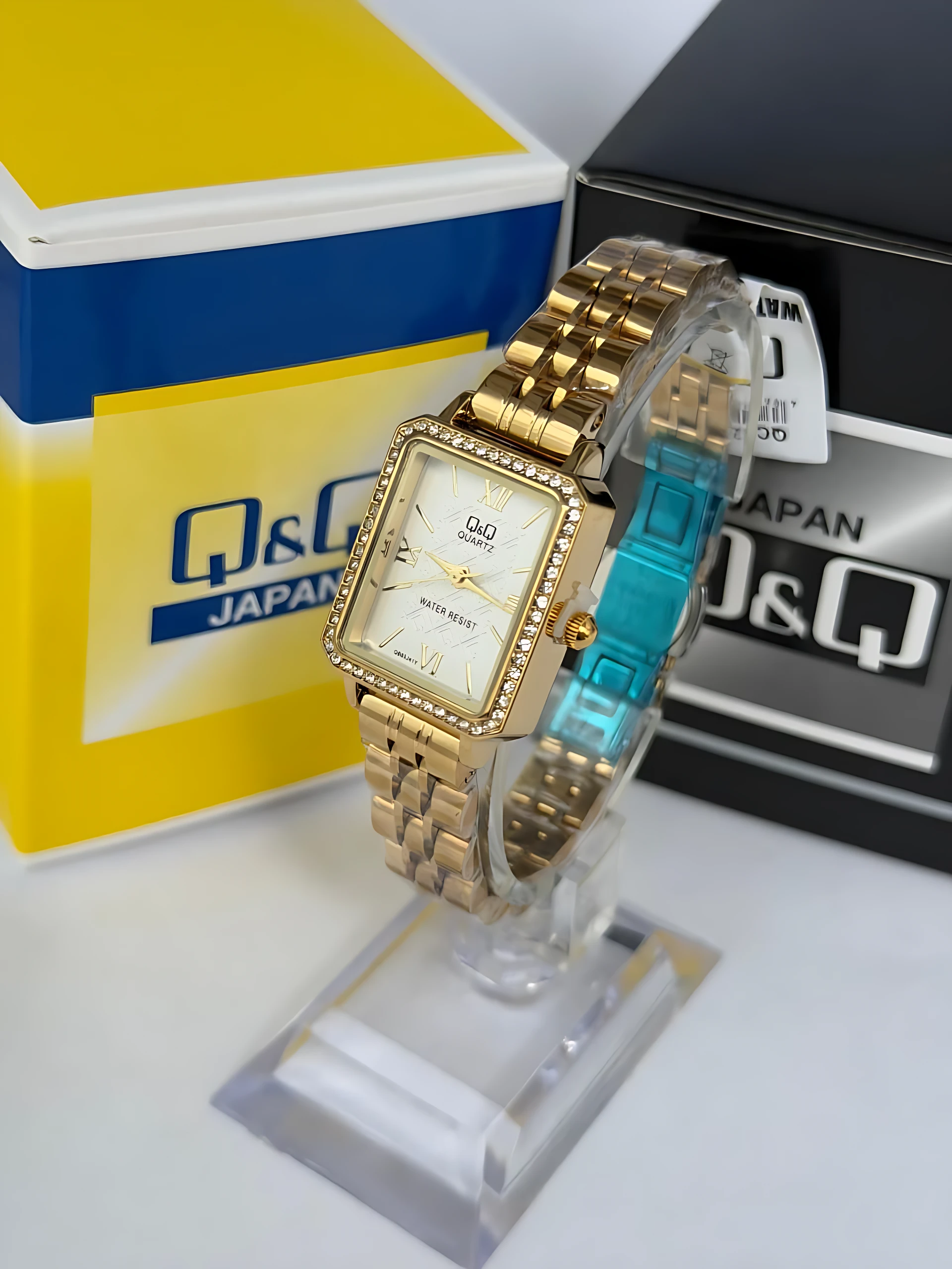 Reloj Q&Q Cuadrado con Piedras para Dama en Dorado o Plateado - Luce Elegancia Clasica