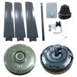 Kit de ventilador de techo con tres aspas oscuras, motor metálico y negro, tubo de extensión, base de montaje y herrajes para su instalación.