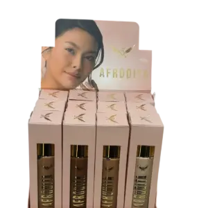 Exhibidor de bases líquidas Afrodita con cuatro tonos de maquillaje nude, desde beige hasta café, en empaques rosados con detalles dorados.