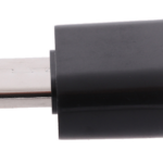 Adaptador OTG con conector macho USB tipo C y cuerpo rectangular negro, diseñado para conectar periféricos a dispositivos móviles.