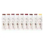 Nueve bálsamos labiales Trendy Soft Lips alineados, con envases blancos y diversos tonos de color, desde café y terracota hasta rojo y nude.
