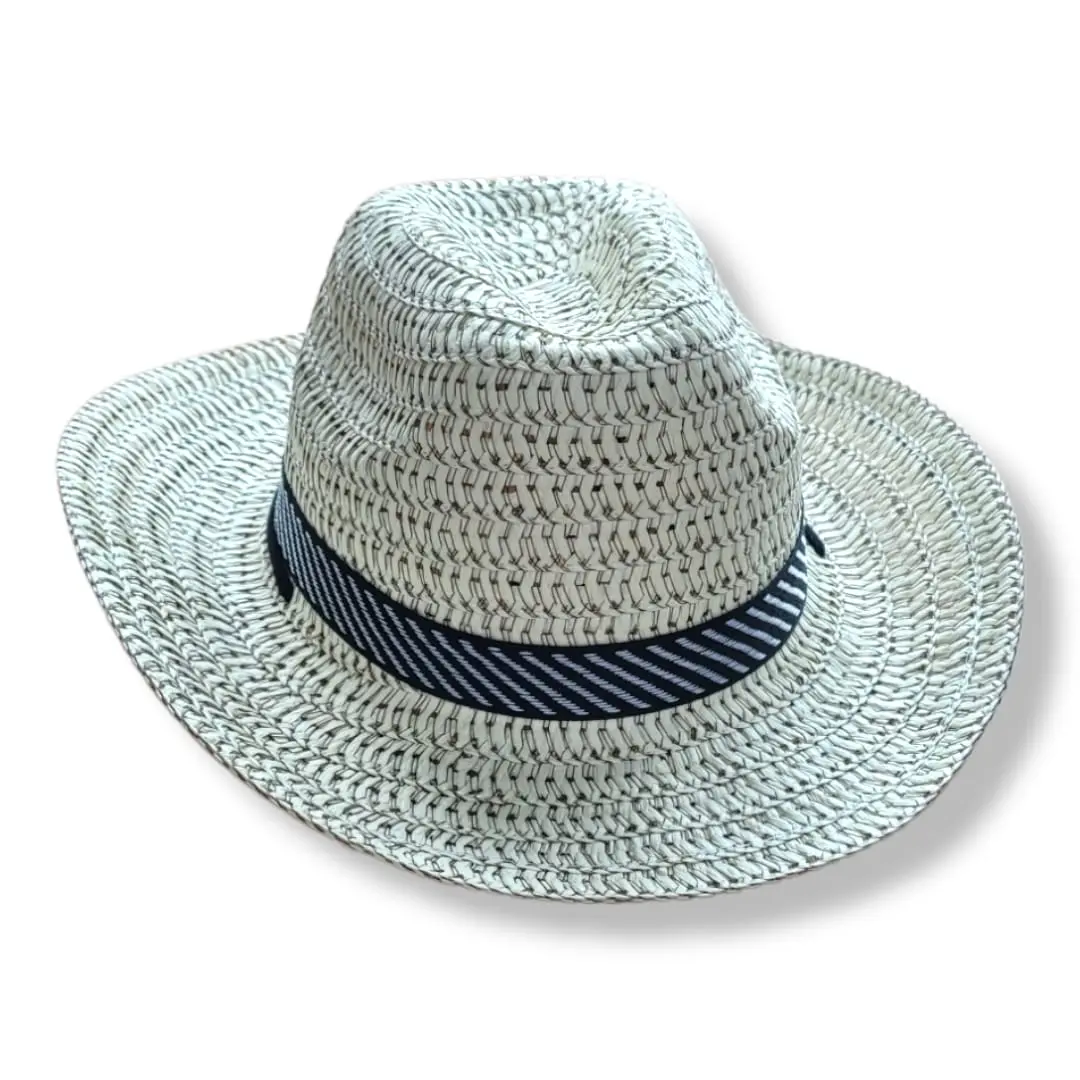 Sombrero de paja bicolor para sol, tejido beige y marrón con cinta negra y blanca diagonal en la base, estilo vaquero y Panamá.