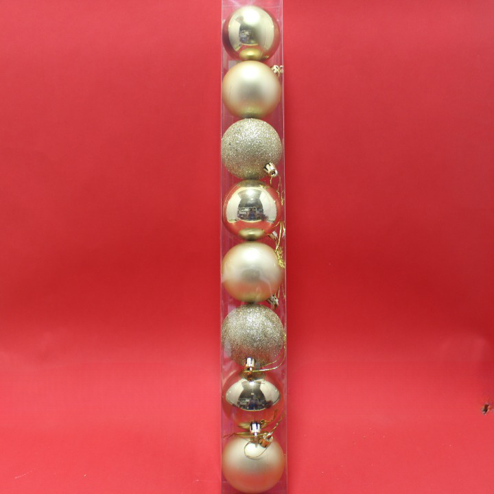 Set de 8 bolas navideñas doradas de 6 cm en empaque vertical transparente, alternando acabados brillantes, mate y escarchados para decoración de árbol.