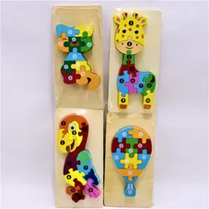 Set de cuatro rompecabezas encajables de madera con figuras de gato, jirafa, loro y globo aerostático, cada uno numerado del uno al diez para aprendizaje.