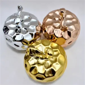 Set x2 Manzana decorativa de cerámica pequeña con acabado metálico brillante - Embellece tus espacios modernos y aporta sofisticación