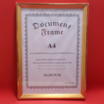 Portarretrato metálico A4 acabado tipo madera para diplomas - Protege tus documentos formales con elegancia y versatilidad