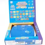 Mini laptop didáctica bilingüe azul en su caja original, con panel superior de actividades educativas y diseño compacto para aprendizaje infantil.