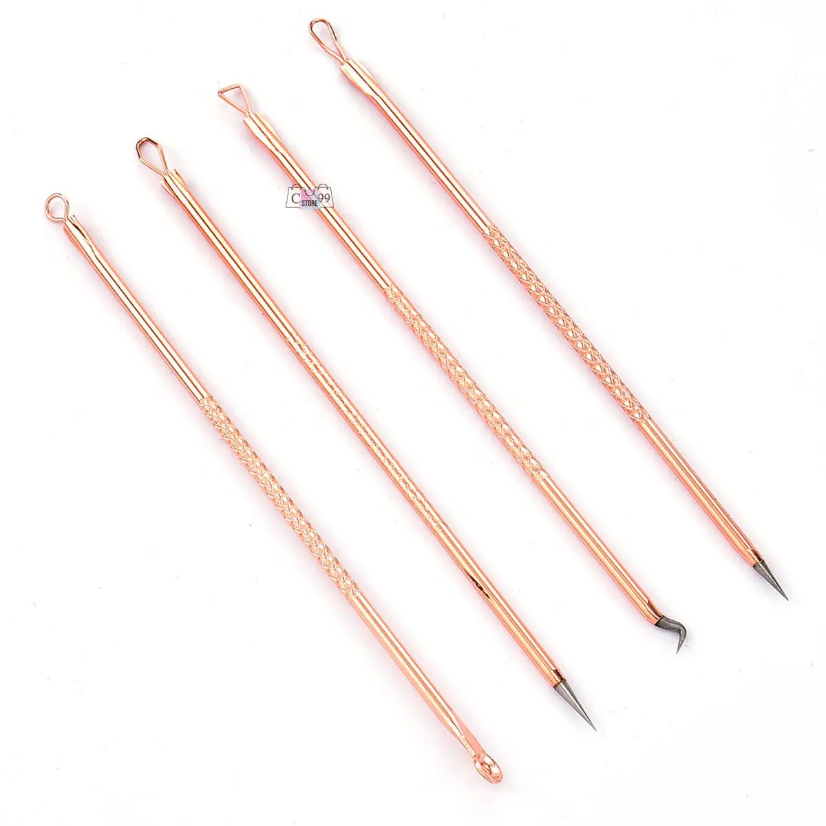 Cuatro extractores de acero inoxidable color oro rosa para acné con puntas de bola, aguja y gancho dispuestos diagonalmente sobre fondo blanco.