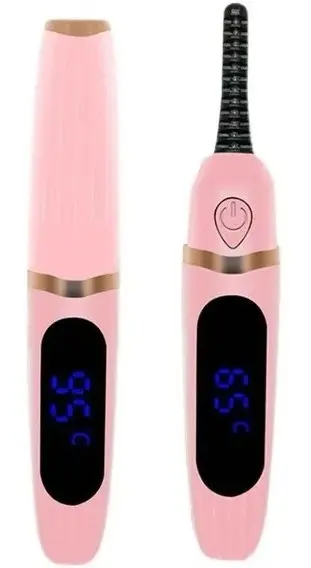 Encrespador de pestañas eléctrico rosa con detalles dorados. Presenta vista con y sin tapa, pantalla digital a 65°C y peine térmico superior.