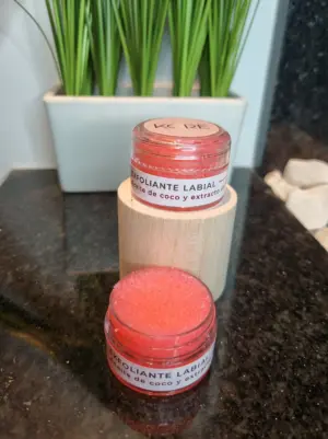 Set x3 Exfoliante Labial de Coco y Fresa con Aceite Natural - Elimina células muertas y aporta volumen natural