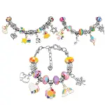 Kit de tres pulseras infantiles con dijes coloridos de unicornios, arcoíris, corazones y flores, elaboradas en metal plateado con cuentas multicolores.