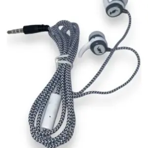 Audífonos manos libres con cable trenzado blanco y gris, conector jack 3.5 mm y micrófono integrado.