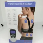 Caja de masajeador TENS digital con dispositivo negro y gris, cuatro parches azules para la espalda y diagramas de sus funciones de masaje.