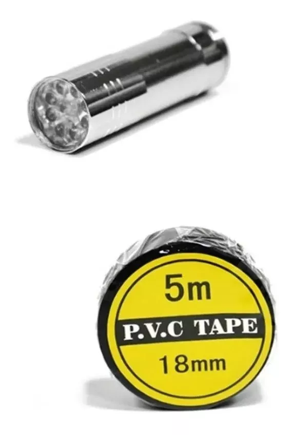 Linterna LED metálica plateada y rollo de cinta P.V.C negra con etiqueta amarilla de 18 mm de ancho y 5 m de largo.