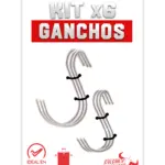 Kit de 6 ganchos de acero plateado en forma de S para colgar carne y embutidos en asadores tipo barril, organizados en dos atados.