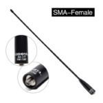 Antena Nagoya NA-771 negra para VHF/UHF con conector SMA hembra. Se muestra en ángulo con acercamientos de la base rotulada y el conector.