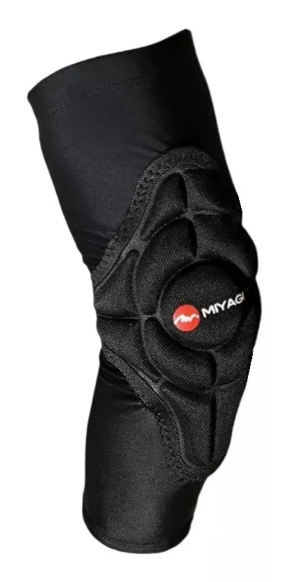 Codera deportiva Miyagui negra con acolchado segmentado de alta densidad para protección y absorción de impactos durante el entrenamiento.