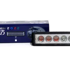 Barra exploradora LED para auto con seis lentes, tres rojos y tres blancos, junto a su empaque azul de Torch LED.
