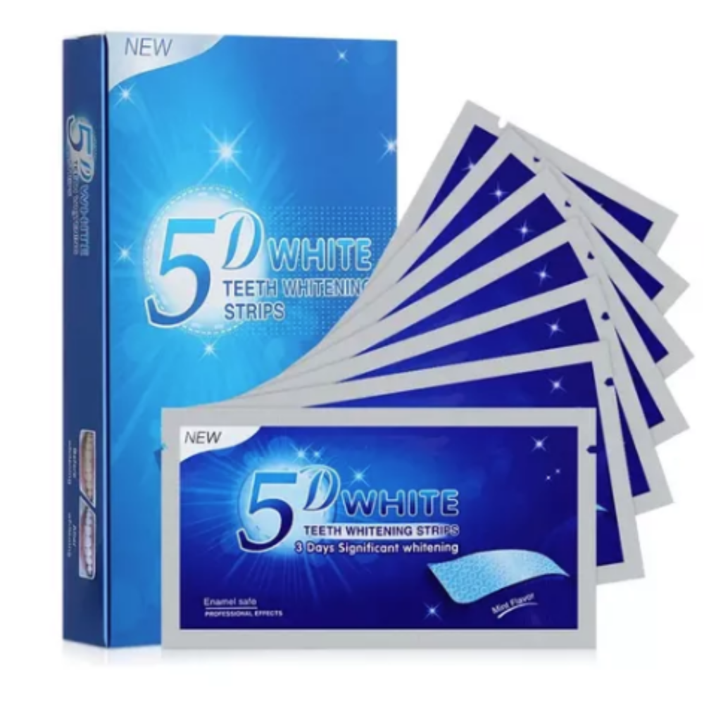 Caja azul y sobres de tiras dentales blanqueadoras 5D White dispuestos en abanico con diseño de destellos y una tira azul en el sobre frontal.
