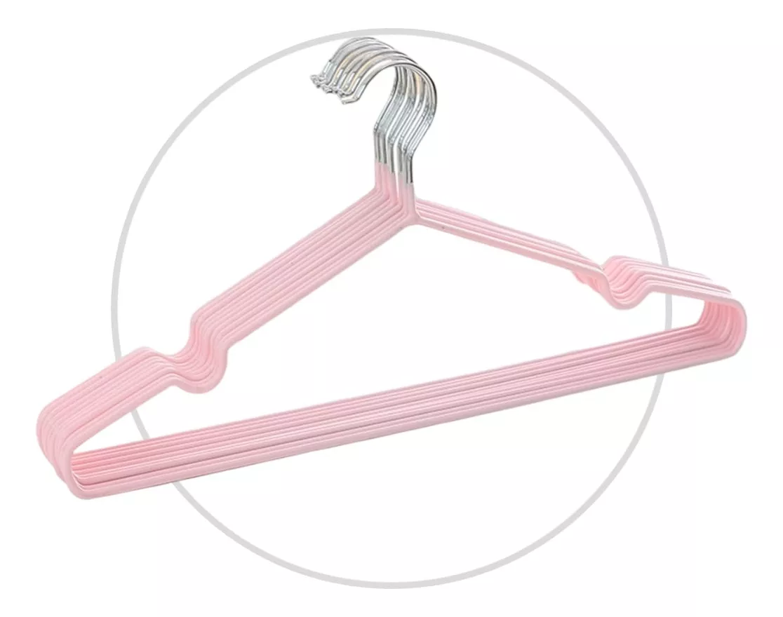 Set de ganchos rosados antideslizantes con textura aterciopelada y ganchos metálicos plateados para organizar prendas delicadas.