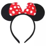 Diadema negra de Minnie Mouse con orejas de tela suave y lazo rojo central con puntos blancos, ideal para disfraces infantiles en fiestas y eventos.
