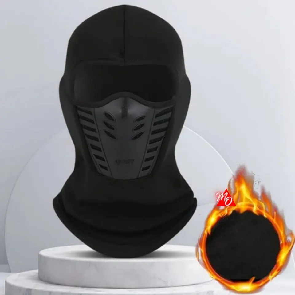 Pasamontaña negro para moto con máscara acolchada y ventilación frontal, resaltando su textura de tela térmica para frío extremo.