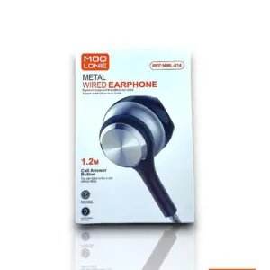 Empaque blanco de auriculares alámbricos metálicos con botón de llamada, cable de 1.2 m y diseño ergonómico en tono azul y plateado.
