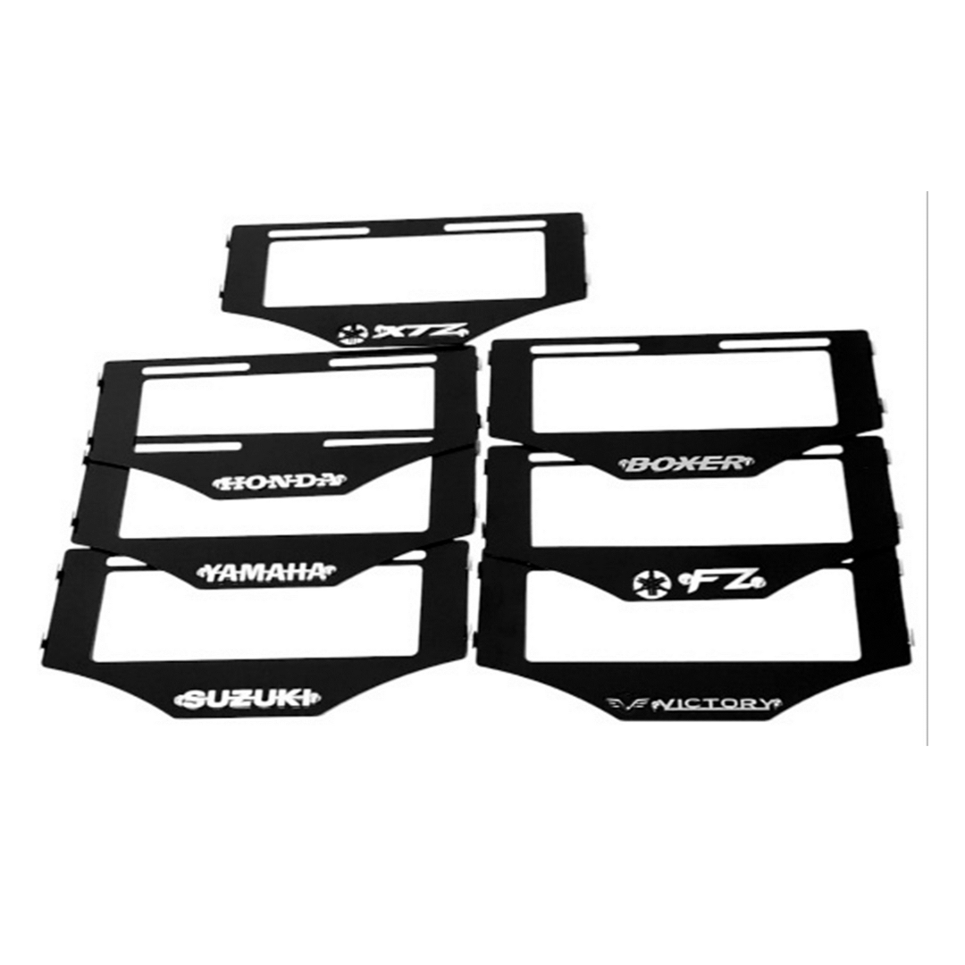 Set de seis porta placas para moto de acero inoxidable negro, con los logotipos de marcas Honda, Yamaha, Suzuki, Boxer, FZ y Victory.