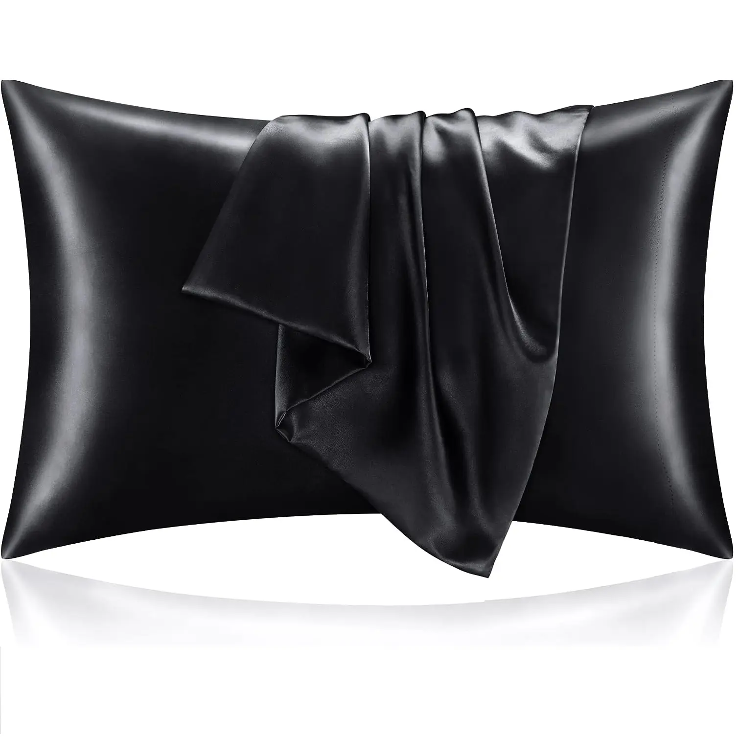 Funda para almohada de satén negro anti frizz, suave y brillante, dispuesta horizontalmente con tela drapeada sobre la superficie.