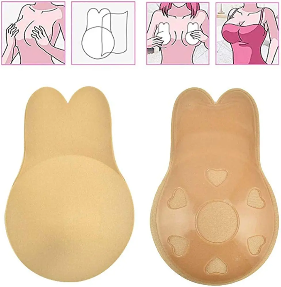 Par de sujetadores adhesivos color piel con diseño levantabusto sin tirantes, mostrando la cara externa lisa y la interna con gel y orificios.