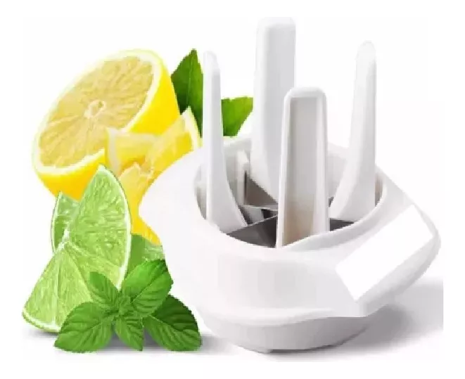Cortadora de cítricos en cruz de plástico blanco con cuchillas verticales, junto a rodajas de limón, lima y hojas de menta fresca.