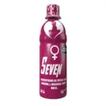Botella cilíndrica de suplemento líquido Seven color magenta de quinientos mililitros con tapa dosificadora, etiquetado con ingredientes de frutas, damiana y maca.
