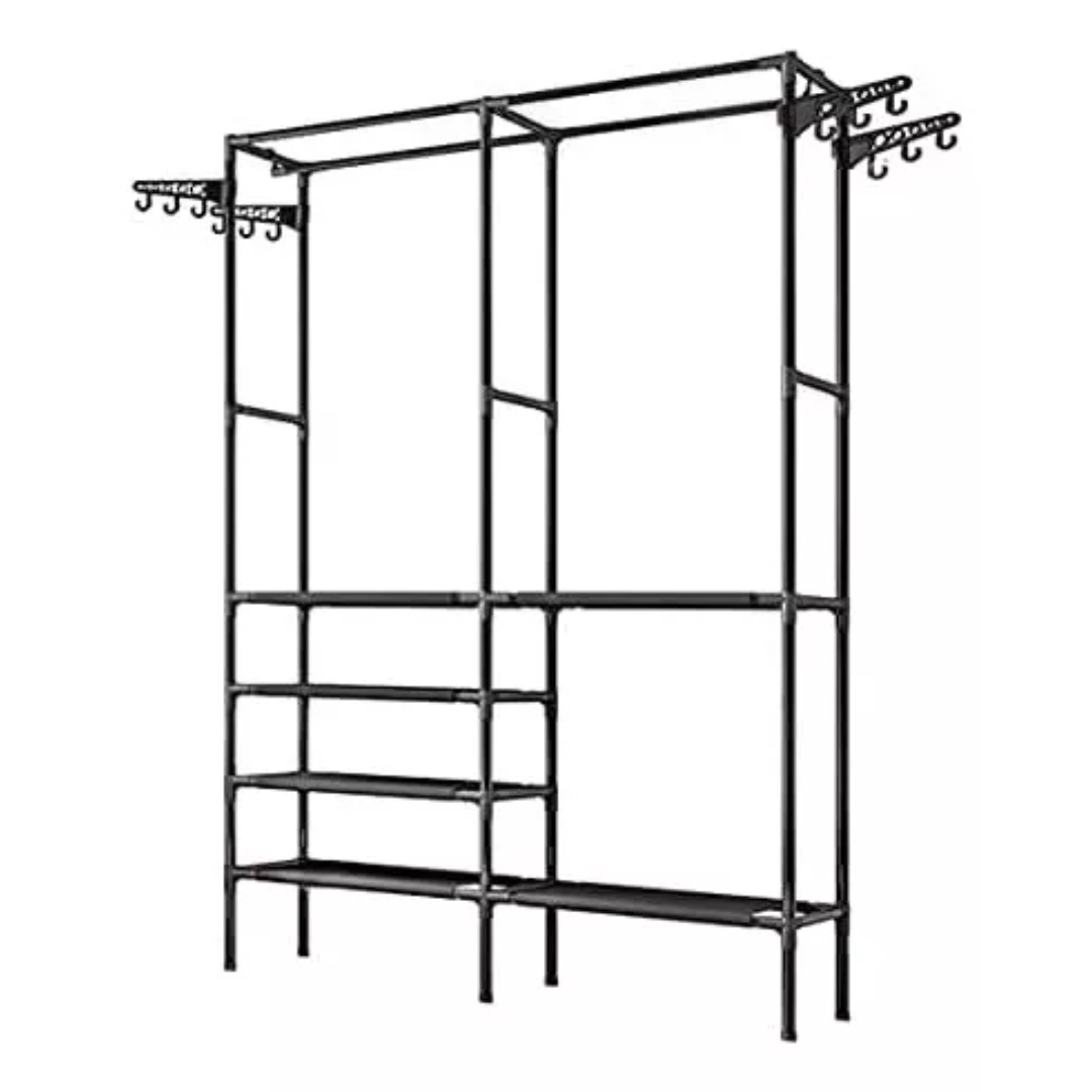 Closet modular negro de tubos metálicos con dos secciones colgantes, estantes para zapatos y ganchos laterales en ambos extremos.