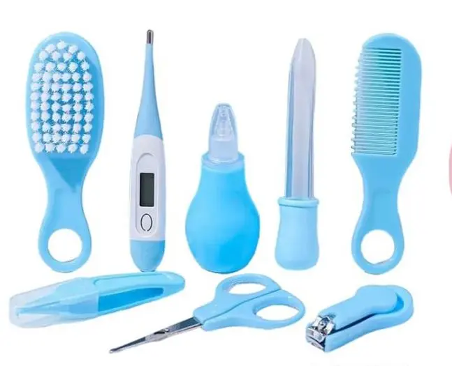 Kit de aseo celeste para bebé de nueve piezas con cepillo, termómetro digital, pera nasal, gotero, peine, pinzas, tijeras y cortauñas.