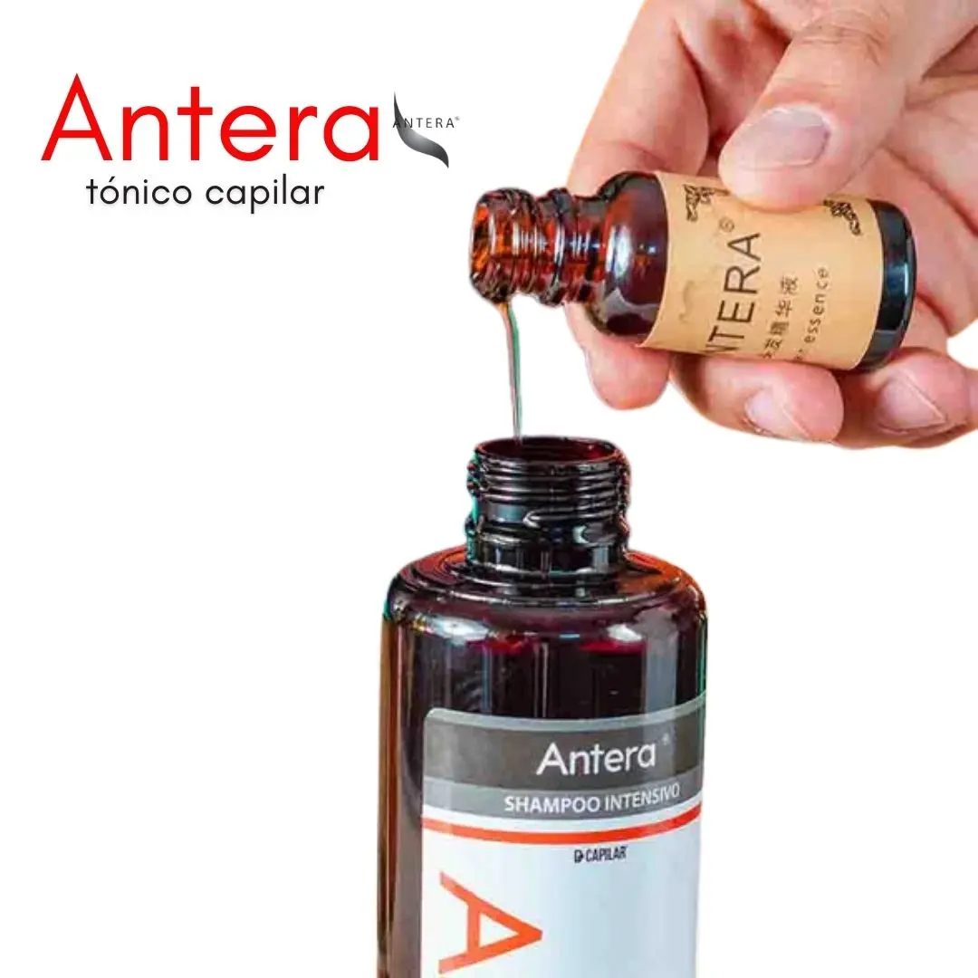 Frasco marrón con aplicador vertiendo líquido concentrado sobre un shampoo intensivo Antera.