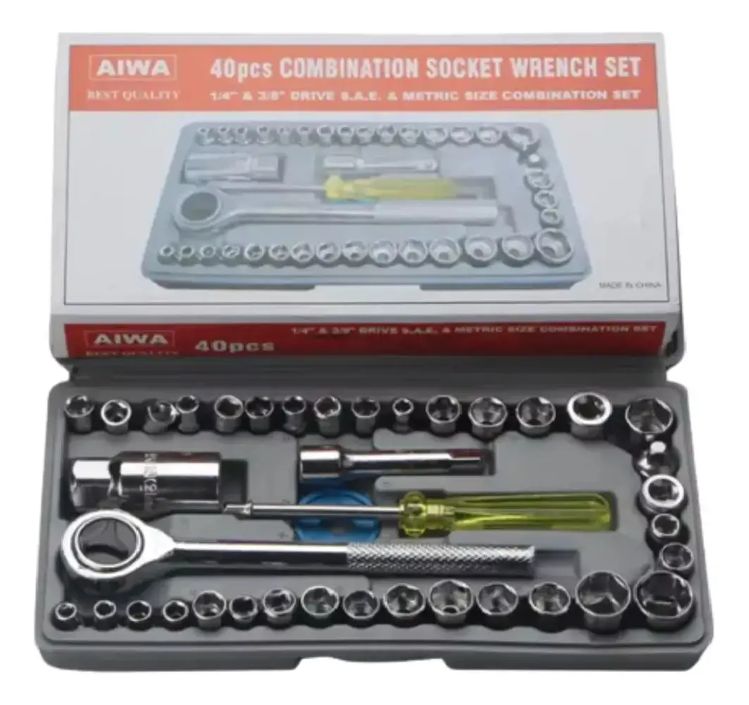 Juego de raches de 40 piezas en estuche gris con llaves, dados y accesorios metálicos distribuidos de forma ordenada.