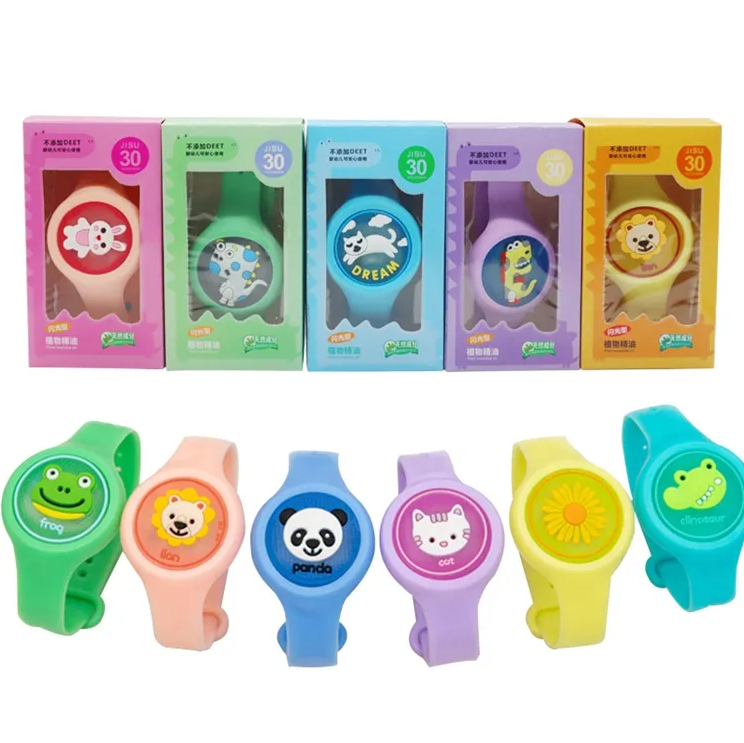 Set de manillas repelentes de silicona ajustable en colores variados, exhibidas junto a sus cajas individuales decoradas con personajes infantiles.