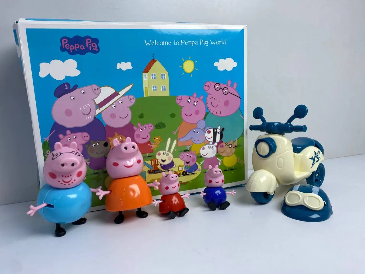 Set Figuras Peppa Pig Motocicleta y Accesorios - Estimula la imaginación recreando escenas familiares cotidianas - Imagen 3