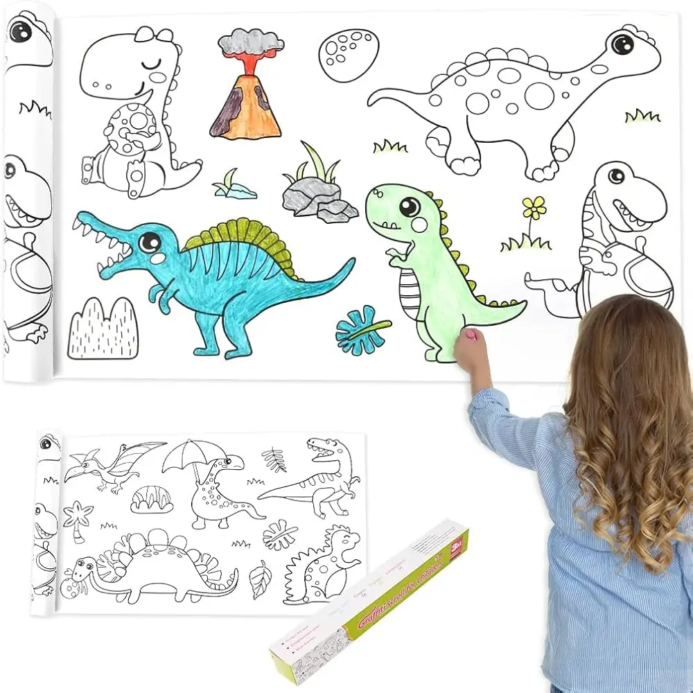 Niña coloreando rollo de papel blanco de 5 metros con diseño de dinosaurios, pegado a la pared para proteger superficies y estimular la creatividad.