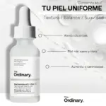 Frasco gotero de vidrio traslúcido de The Ordinary Niacinamide 10% y Zinc 1% de 30 ml con etiqueta blanca, rodeado de texto promocional en español sobre textura, balance y luminosidad de la piel.