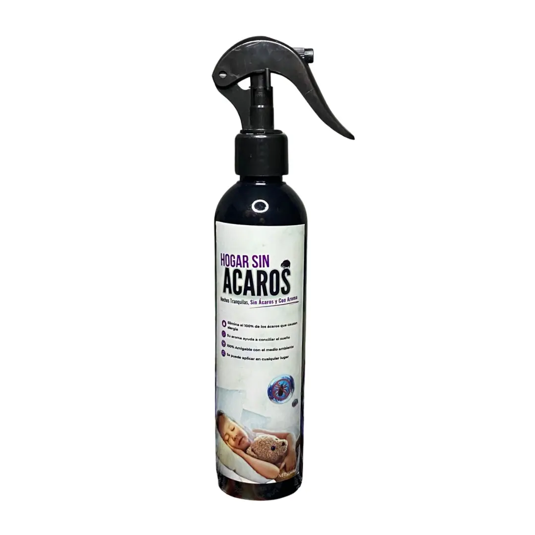 Spray anti ácaros negro con atomizador para colchones y textiles, botella cilíndrica con etiqueta blanca informativa y diseño infantil.