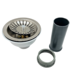 Kit de canastilla de acero inoxidable para lavaplatos con base blanca, tubo de desagüe gris oscuro y tuerca de plástico gris sobre fondo blanco.