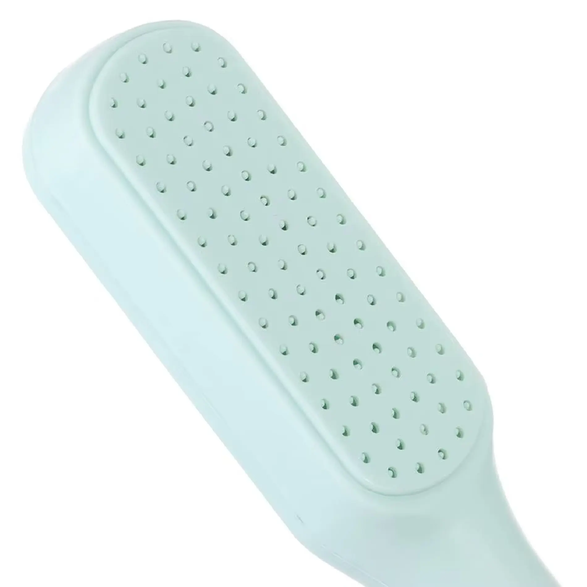 Cepillo verde claro para cabello con cerdas organizadas en filas y orificios de autolimpieza en la superficie superior.