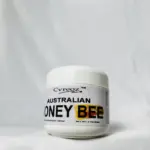 Frasco blanco de pomada Cvreoz Australian Honey Bee para alivio de dolor articular, contenido de 60g, sobre fondo blanco neutro.